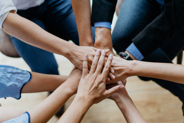 handen bij elkaar voor teambuilding