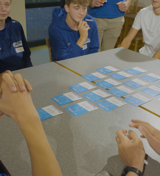 Kaartspel als onderdeel van de campagne Geef tieners een stem. Doel van het spel is om jongeren meer te betrekken bij de clubwerking. Ons gedacht is opvolger van Keep youngsters involved.