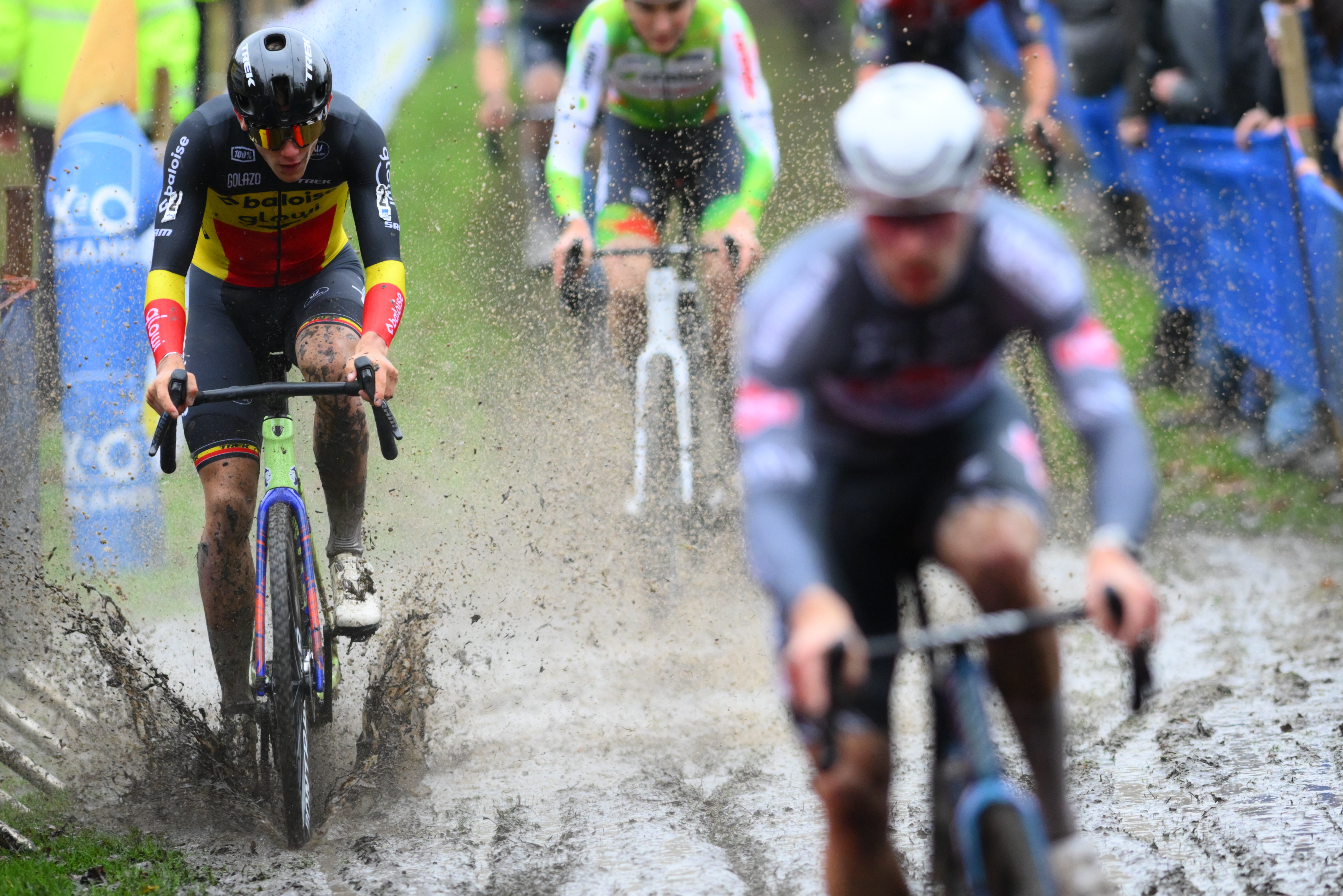 Belgian Thibau Nys pictured in action during the men elite race of the 'Flandriencross' cyclocross cycling event, stage 3/8 in the 'X20 Badkamers Trofee' competition, Sunday 16 November 2025 in Hamme.
BELGA PHOTO DAVID PINTENS