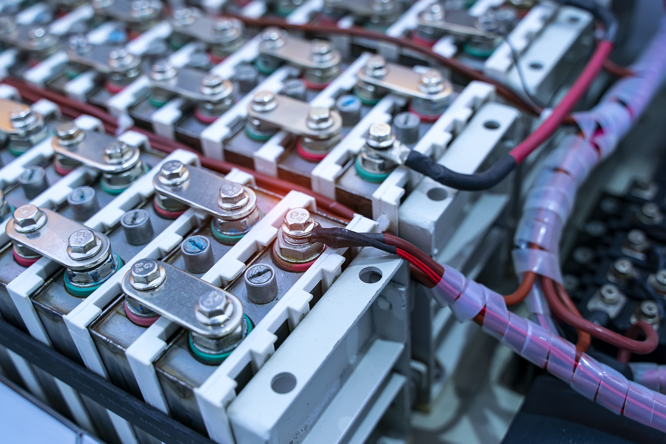 Lithium ion industrial high current batteries