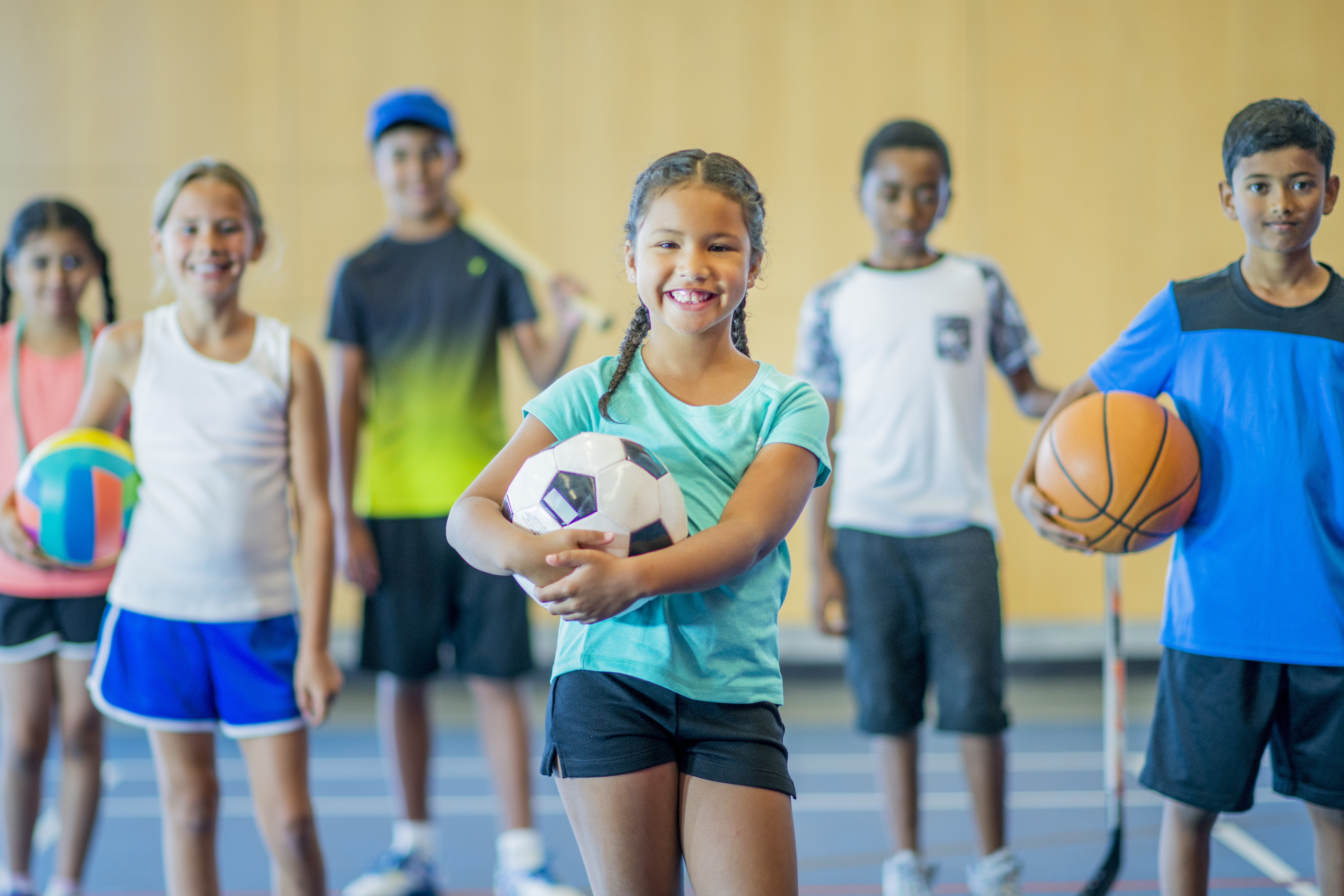 Breng je sportclub naar school inspiratiefiche setting sportieve school nadruk op specifiek sportmateriaal, eigen aan clubwerking
