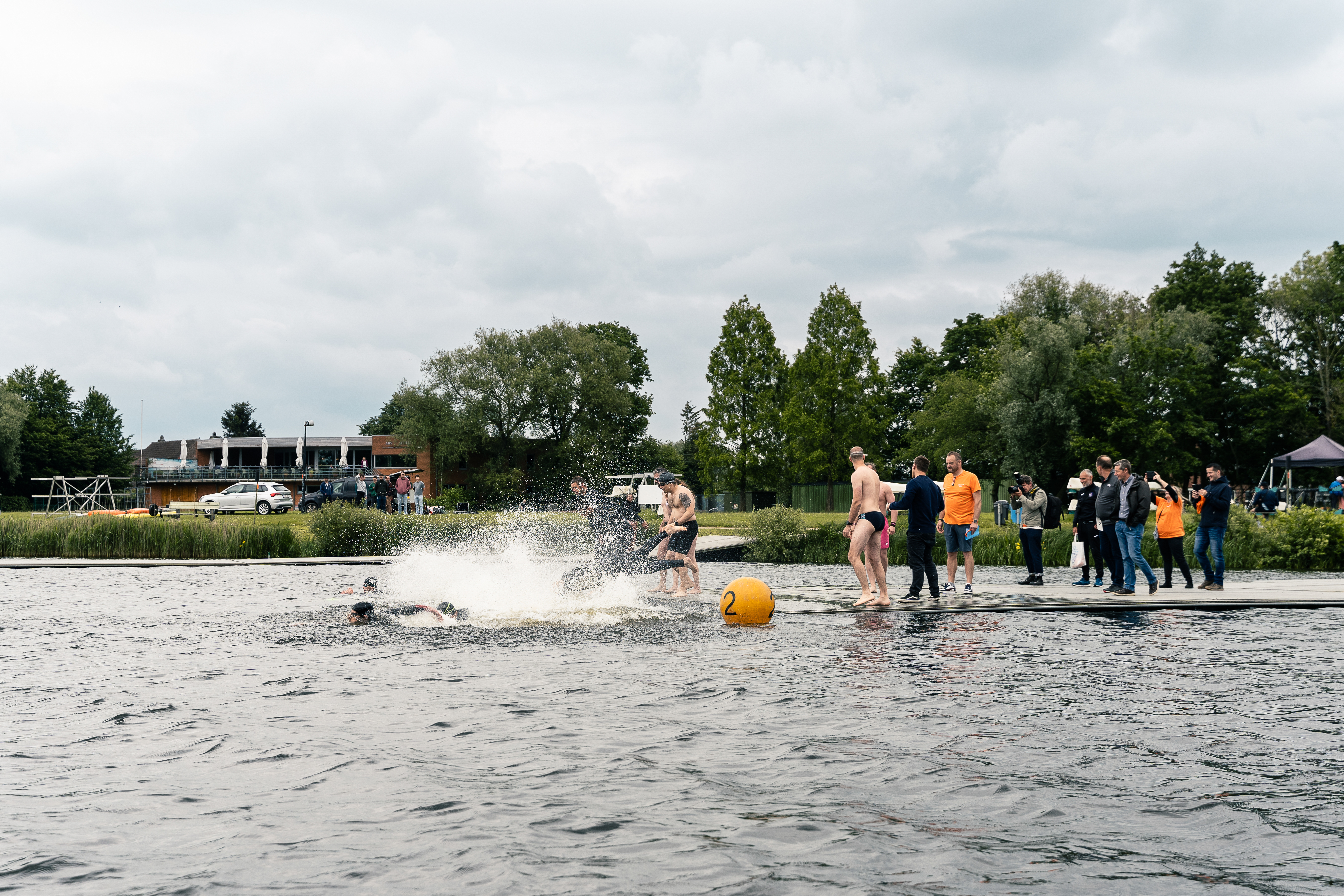 In Willebroek kan je als teambuilding een bedrijfstriatlon organiseren.