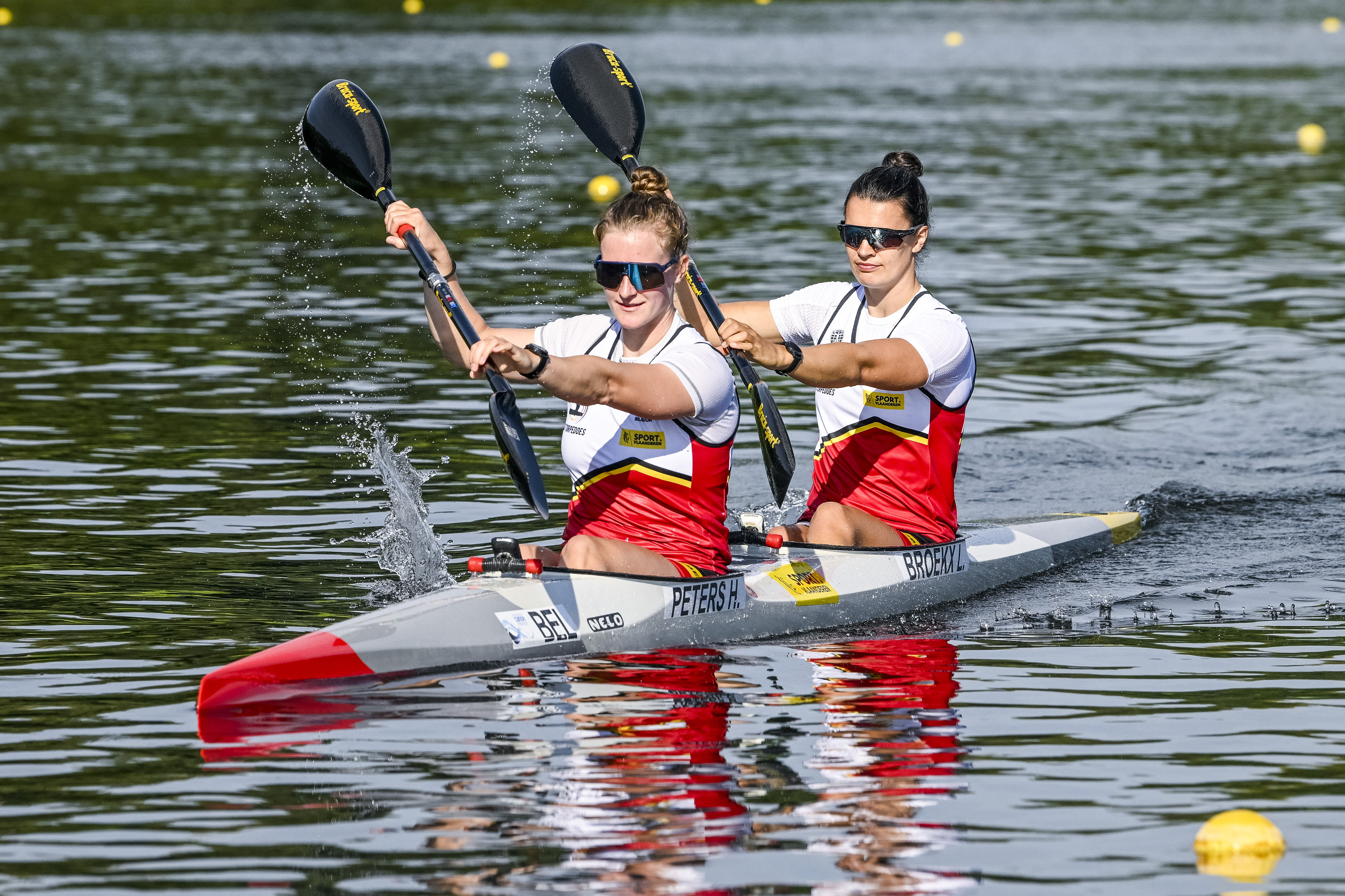 Lize B en Hermien P in kajak_Olympische Spelen Parijs 2024